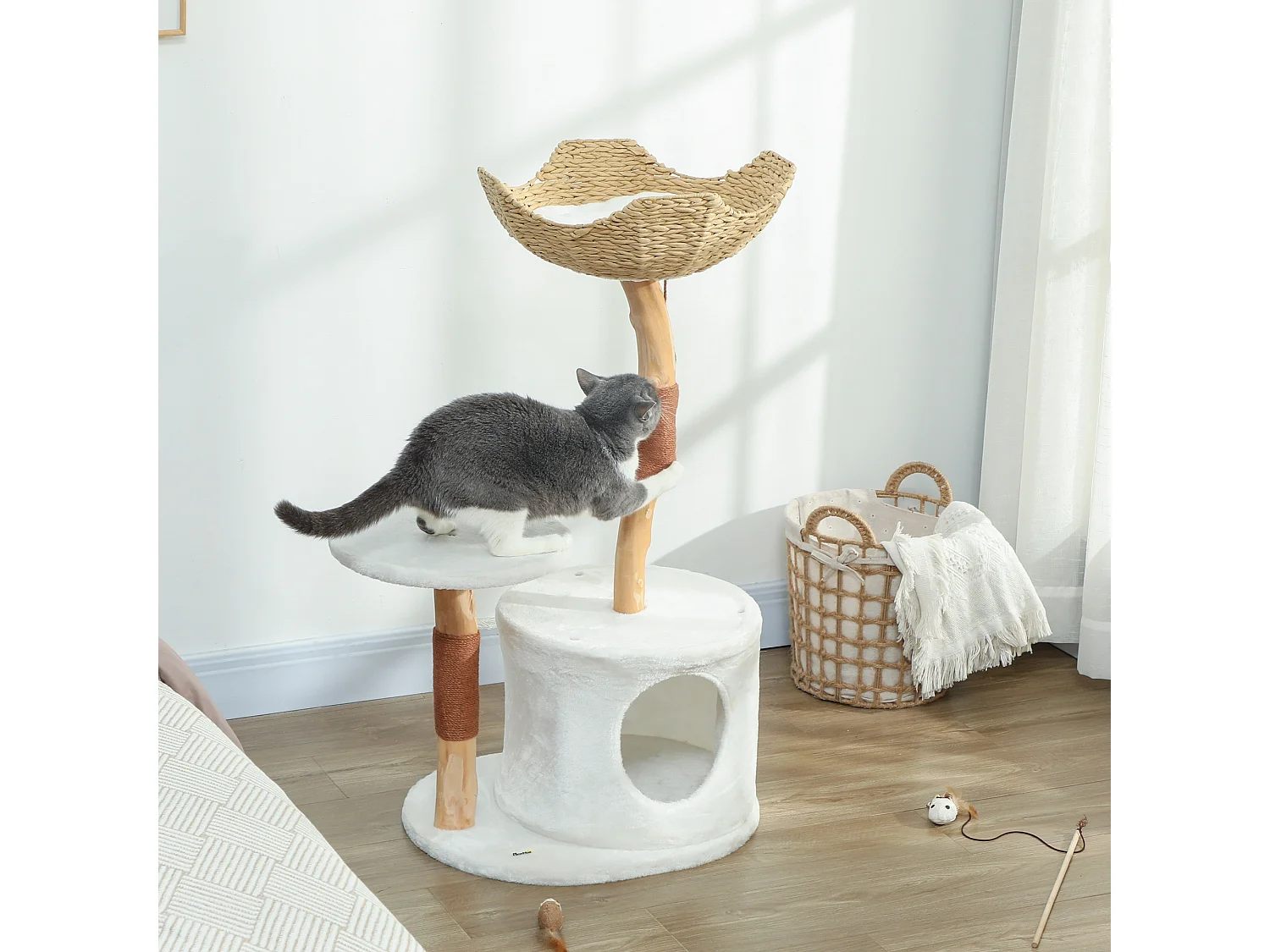 Arbre à chat bois design naturel griffoirs boule chanvre panier observation tressé coussin niche