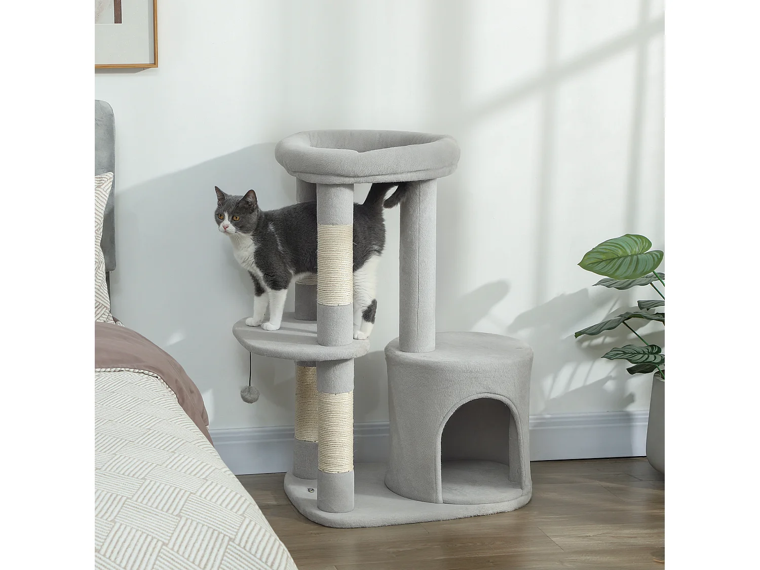 Arbre à chat design gris clair arrondi H.90cm niche 2 plateformes boule griffoirs