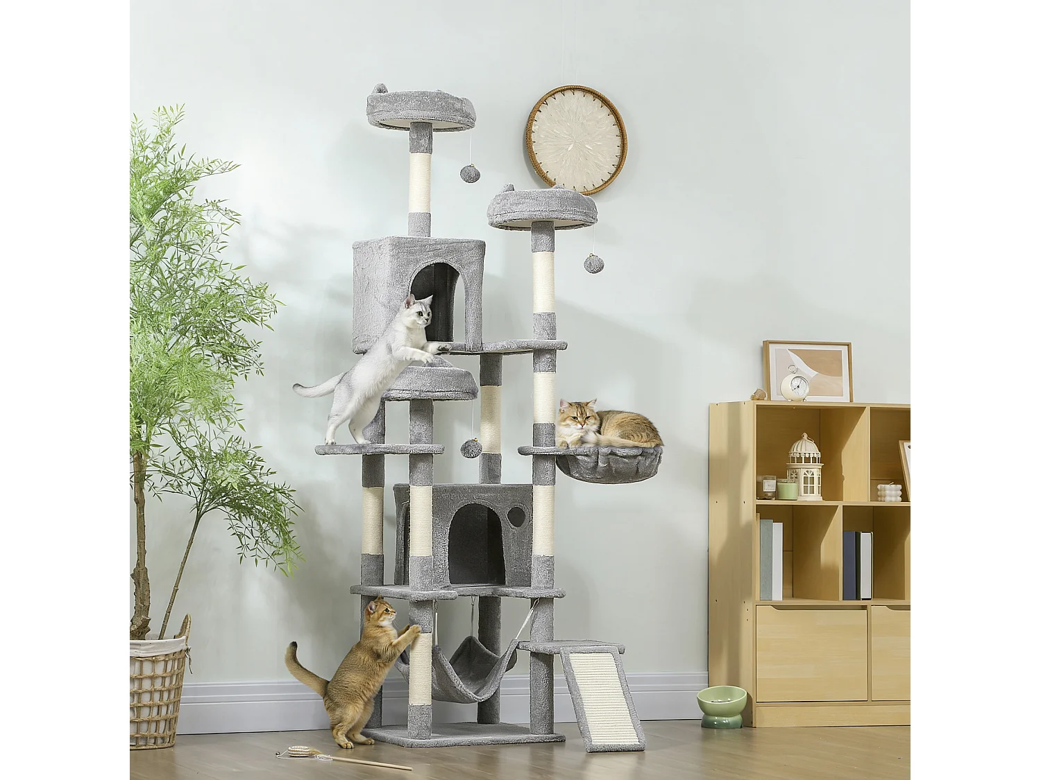 Arbre à chat design XXL gris clair multi-activités - zones de repos, griffoirs, grattoir - H.192 cm