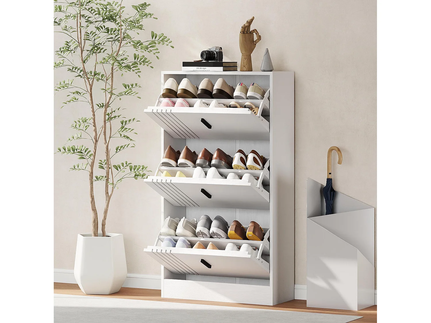 Meuble à chaussures design Urban Craft 3 portes abattantes 3 étagères poignées métal noir aspect bois blanc