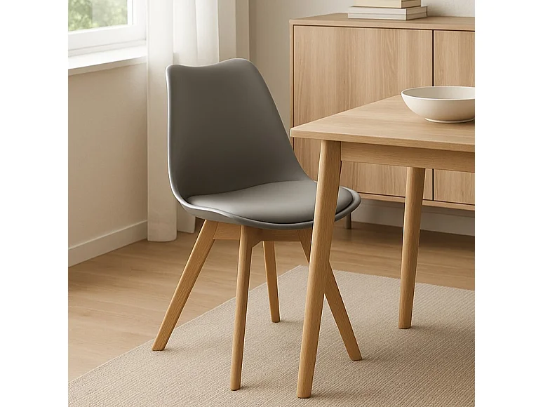 Conjunto de 4 cadeiras em polipropileno cinzento, almofada em pele sintética, pernas em madeira de faia, 47x52x82 cm - WYNWOOD