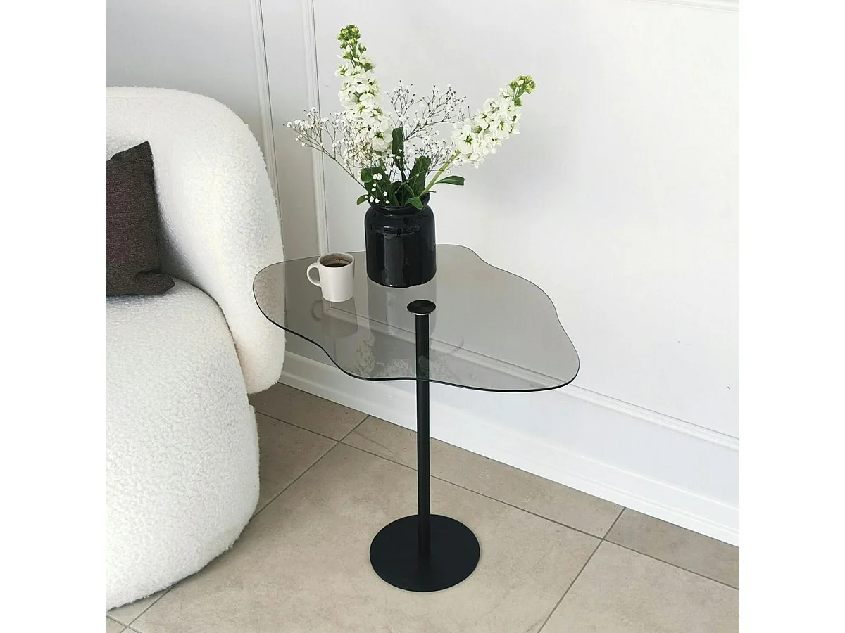 Bout de canapé verre fumé forme organique pied métal TULUM