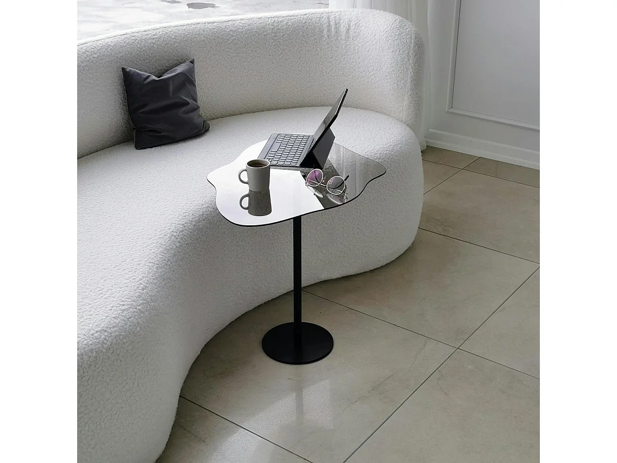 Bout de canapé verre fumé forme organique pied métal TULUM