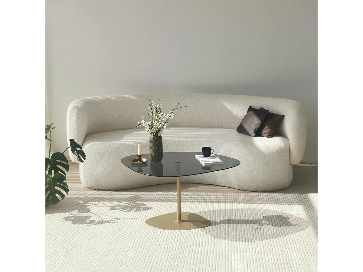 Table basse verre fumé minimaliste, galet et pied doré TULUM