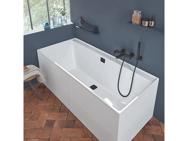 Baignoire droite 170 x 75 VILLEROY & BOCH Collaro acrylique Blanc avec vidage et trop-plein Black Matt