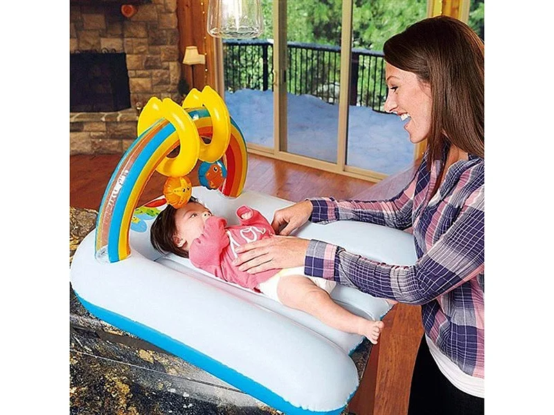 Colchoneta hinchable cambiador Bestway con juguetes sonoros 81 x 63 cm