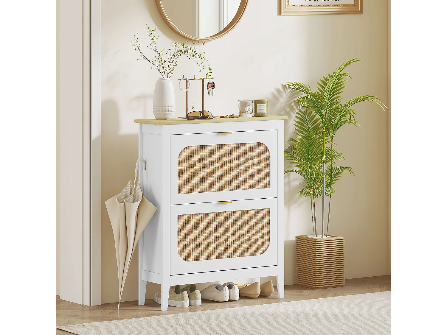 Meuble à chaussures style bohème chic 2 portes façades rotin poignées dorées effet bois clair blanc