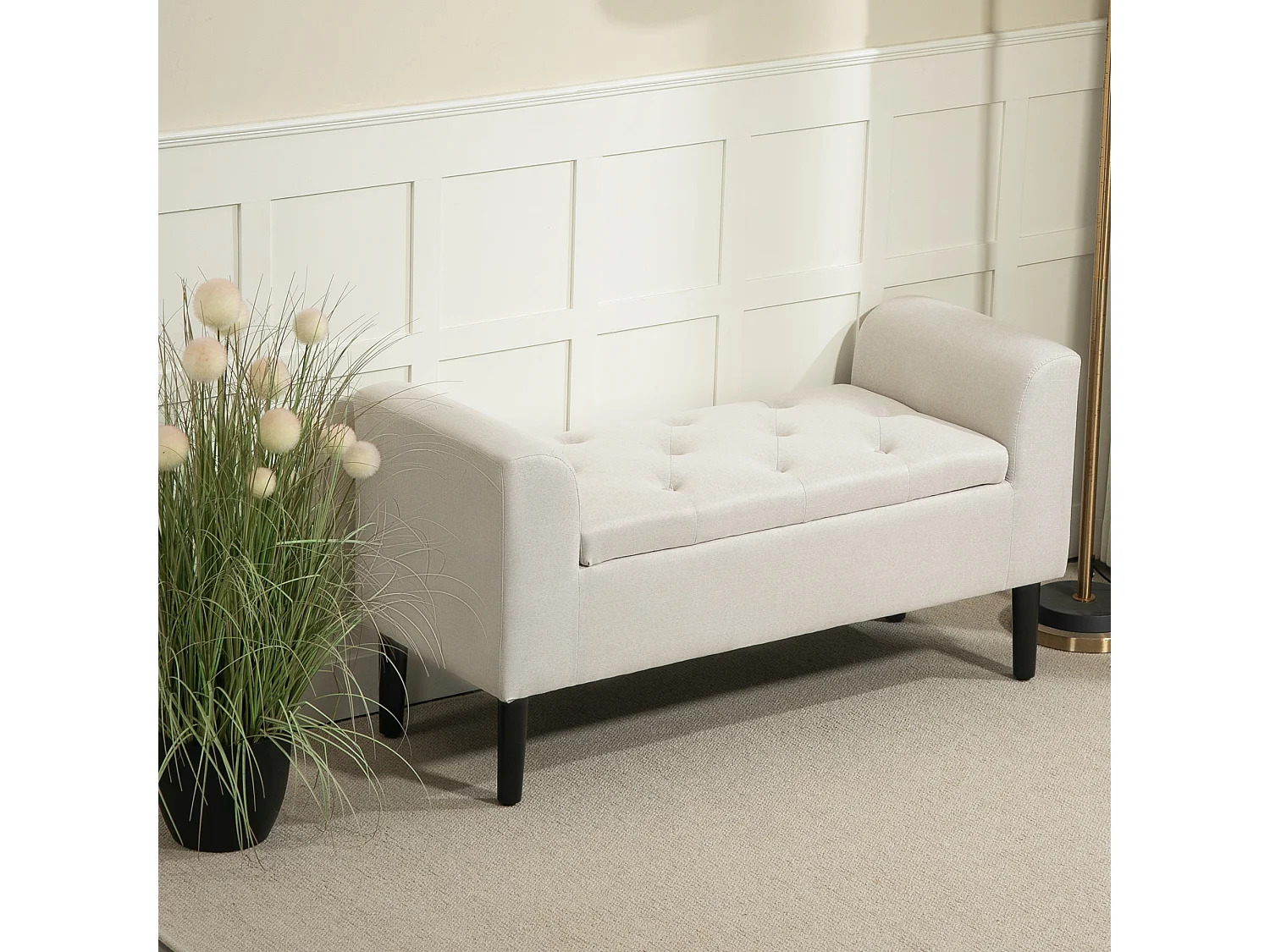 Banquette coffre de rangement 2 en 1 design Chesterfield assise capitonnée accoudoirs courbés pieds effilés bois d'hévéa aspect lin blanc cassé