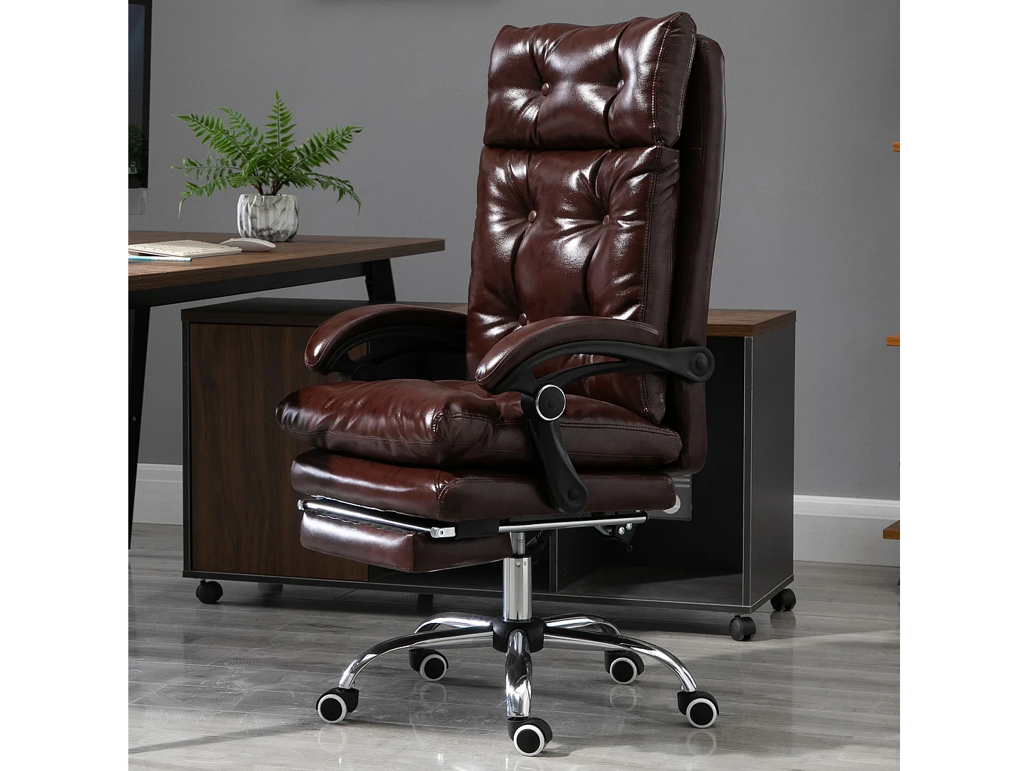 Fauteuil de bureau ergonomique Vinsetto avec dossier inclinable et repose-pied rétractable, cuir synthétique marron