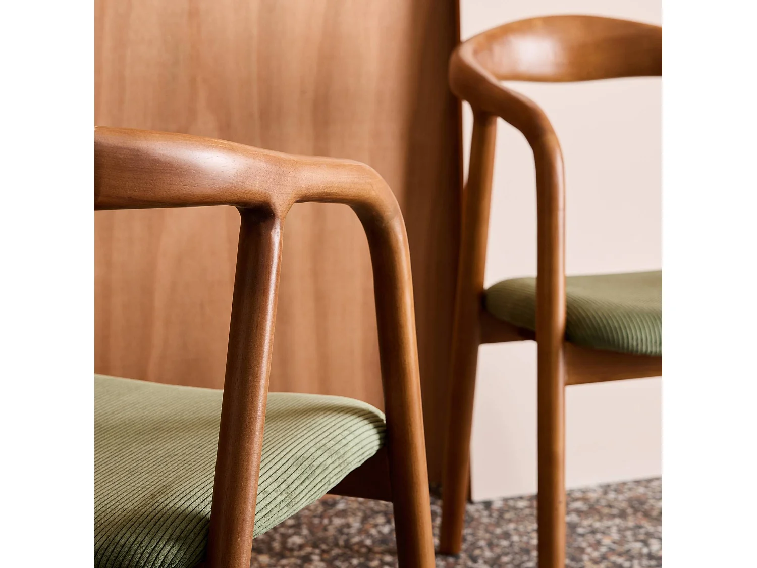 Lot de 2 fauteuils vintage bois d'hévéa noyer et velours côtelé kaki - L 55 x P 58 x H 79 cm