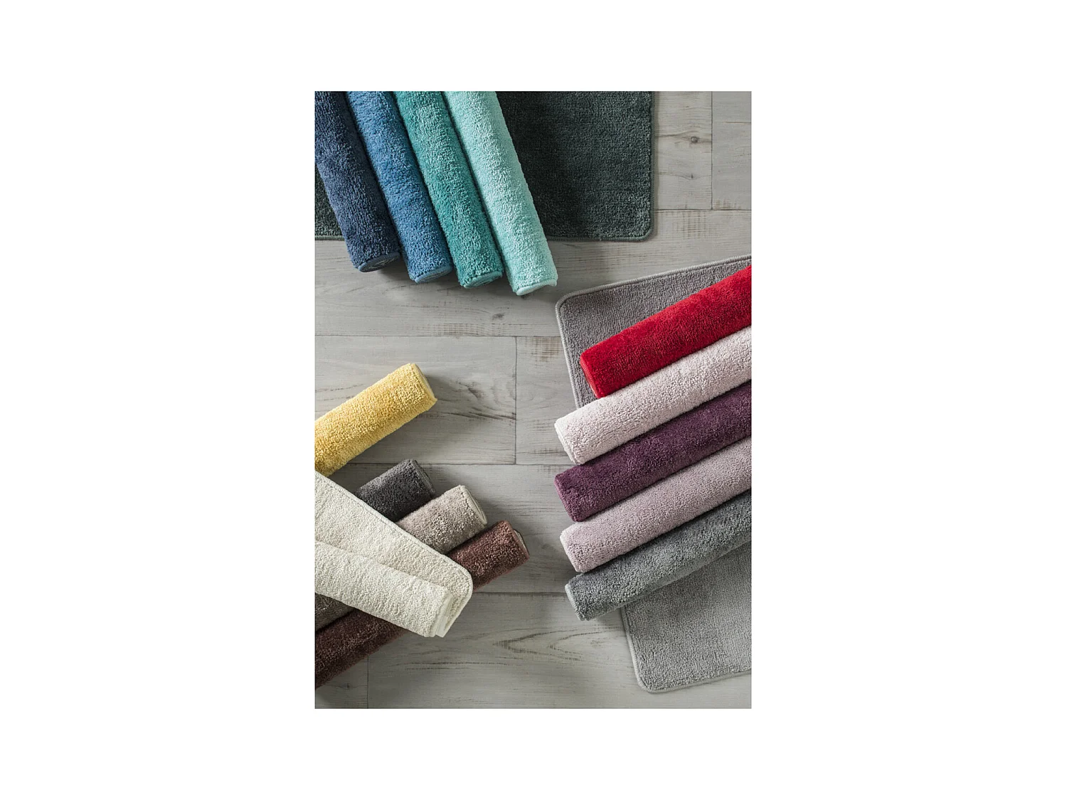 Tapis de bain uni en polyester parme 50x80cm