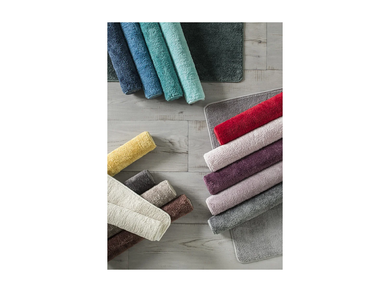 Tapis de bain uni en polyester parme 50x80cm