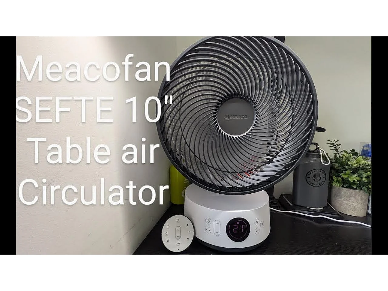 Ventilateur de table silencieux MEACO MeacoFan Sefte 10", moteur sans balais, oscillation H/V et télécommande lumineuse blanche.