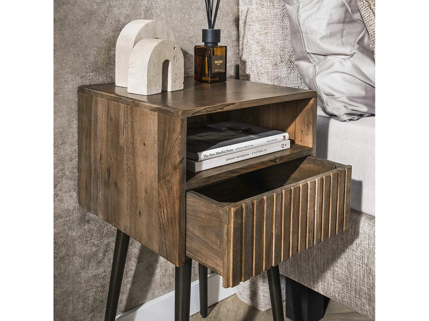 Table de chevet bois brun, tiroir rainuré & niche NAKO