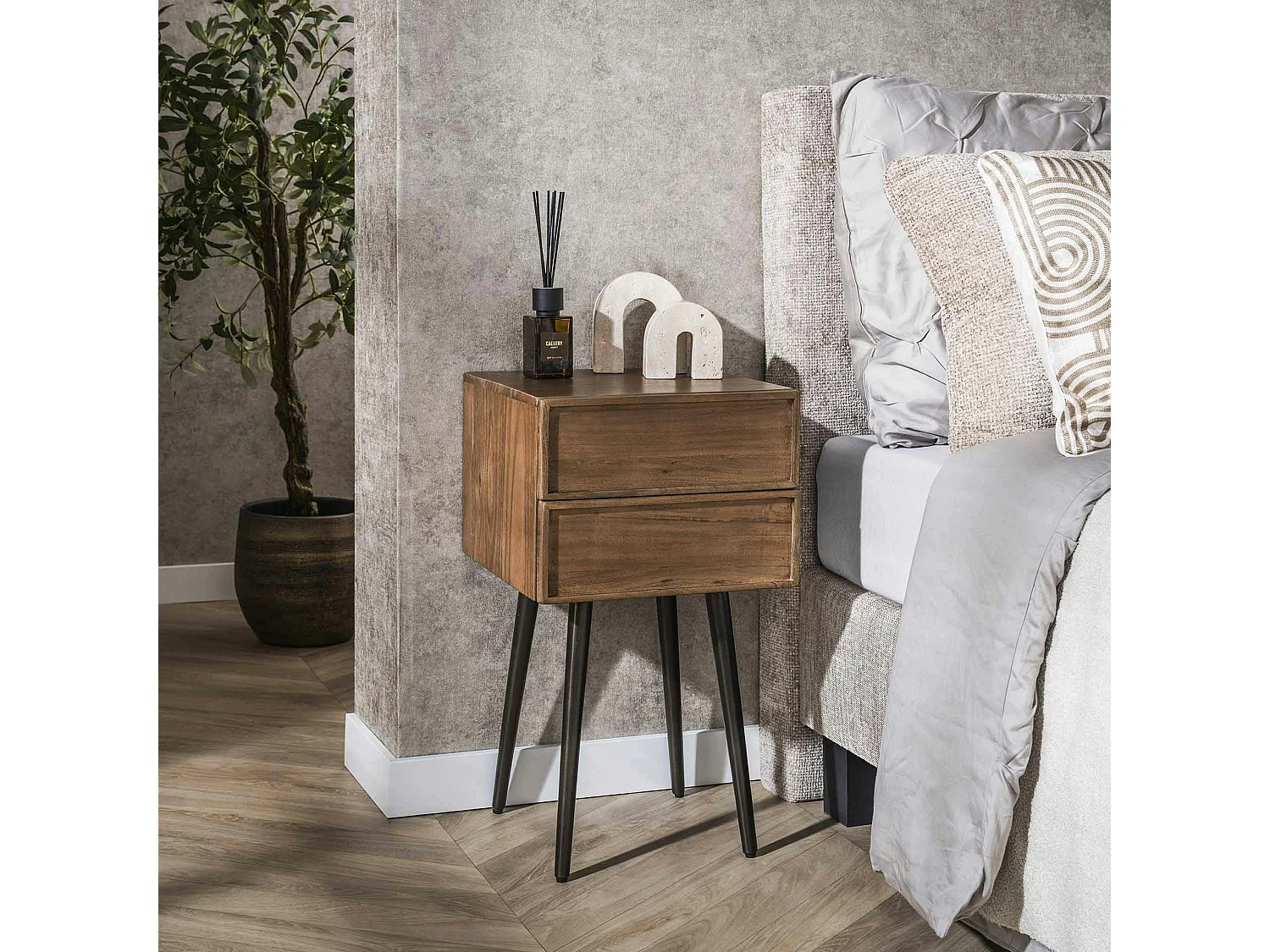 Table de chevet bois d’acacia brun, 2 tiroirs moulurés NAKO