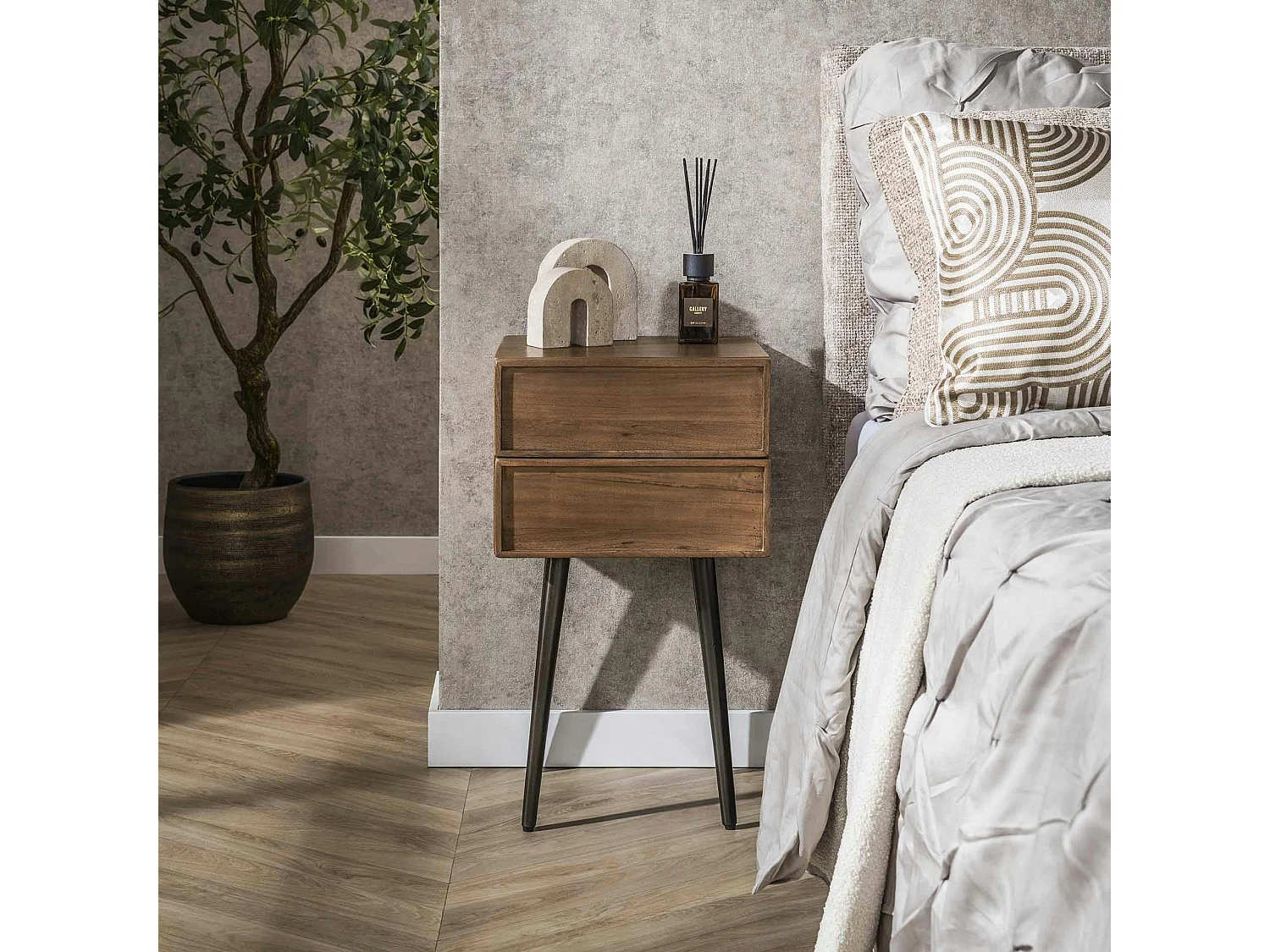 Table de chevet bois d’acacia brun, 2 tiroirs moulurés NAKO