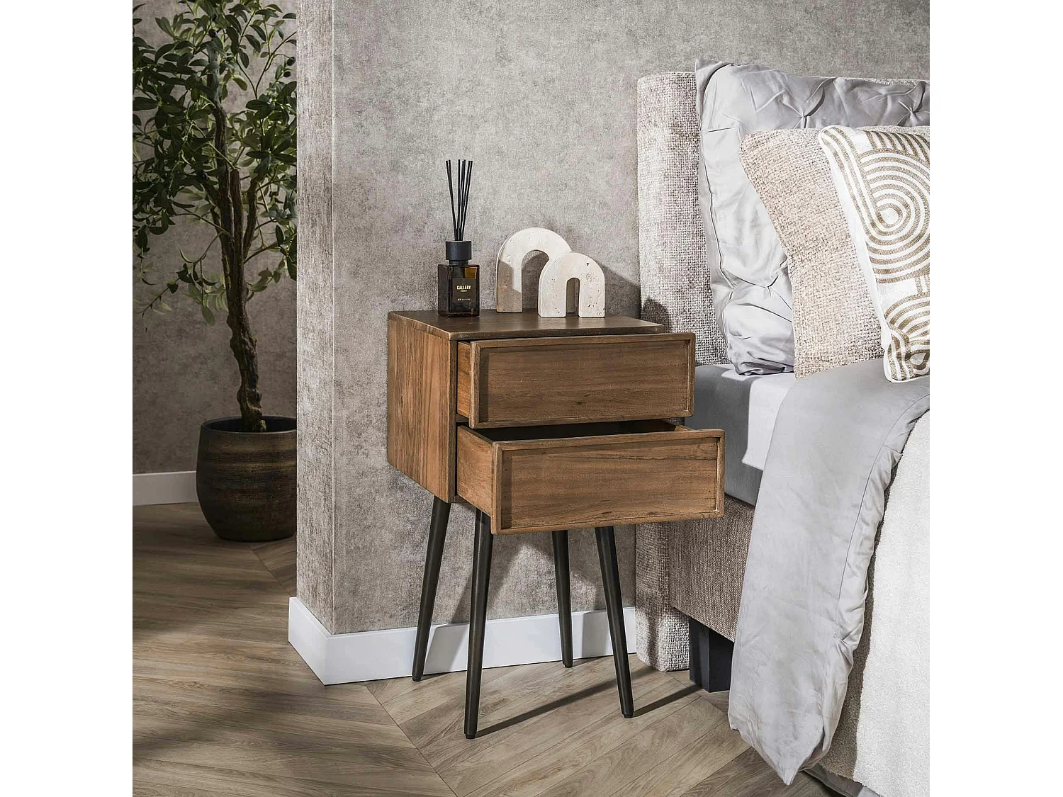 Table de chevet bois d’acacia brun, 2 tiroirs moulurés NAKO