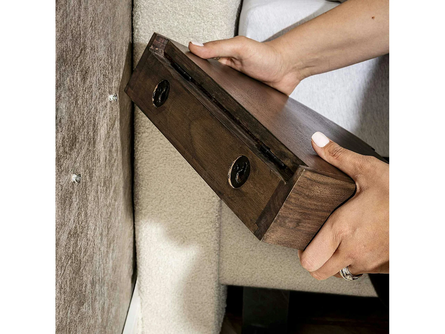 Table de nuit murale bois brun, tiroir demi-lune (x2) NAKO