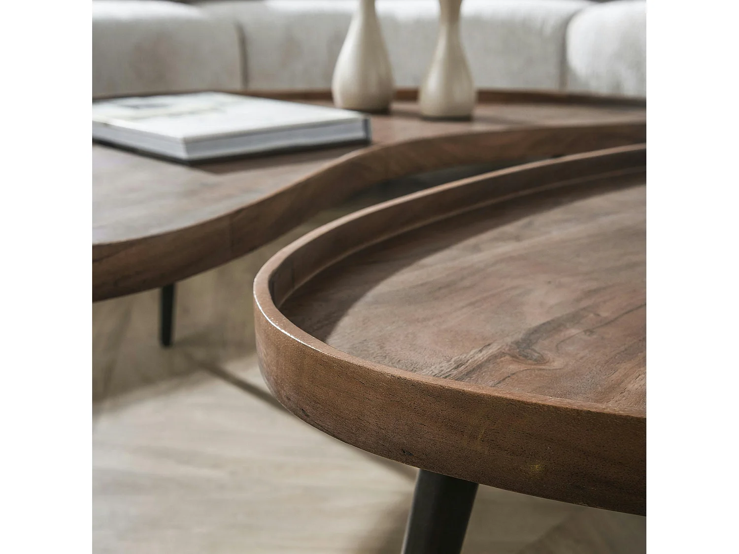 Table basse bois brun forme organique à rebords (x2) NAKO