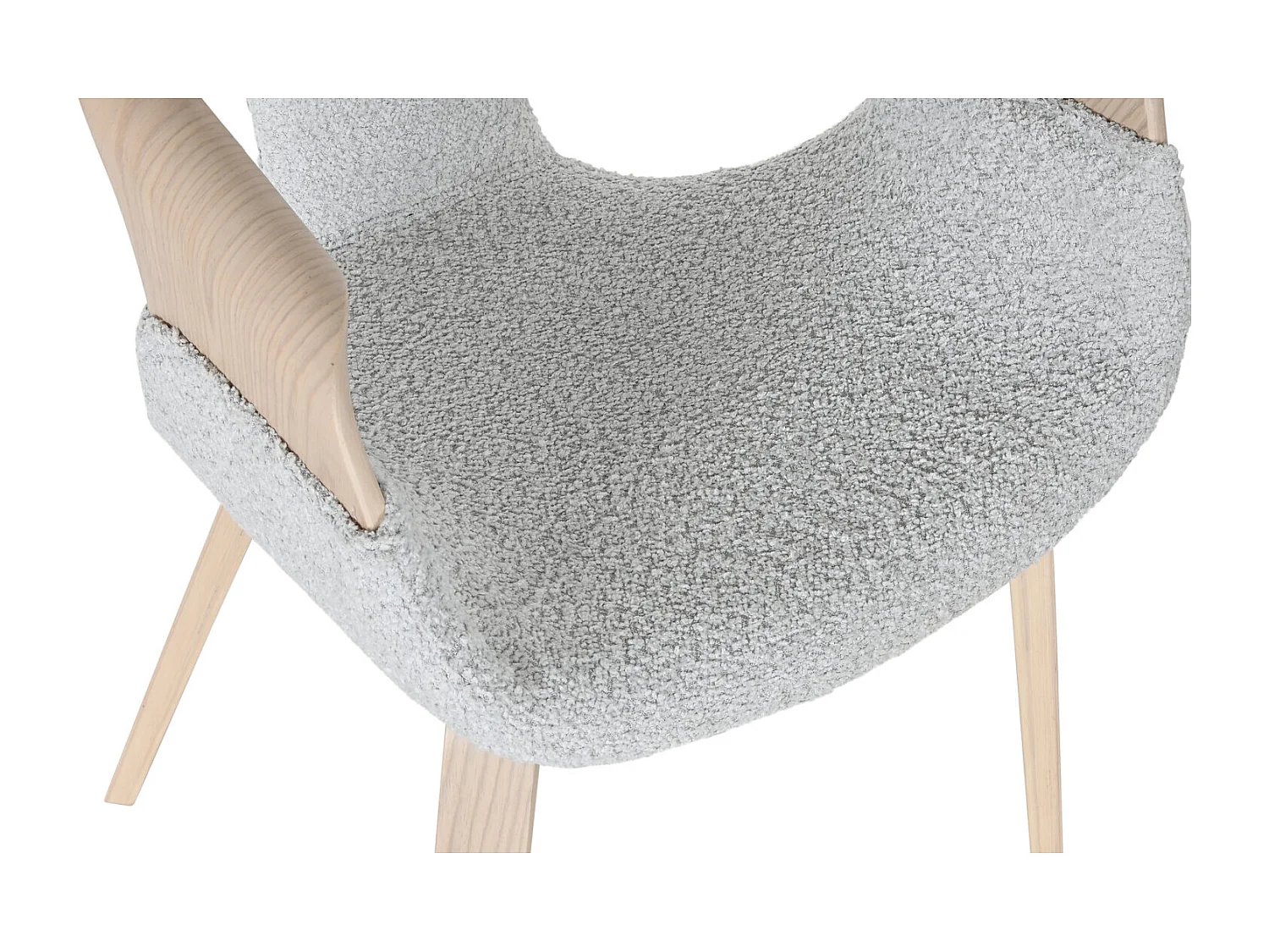 SILLA RATAN BAMBU 47X61X84 NATURAL NATURAL  ideal para tu hogar aportando glamour y un toque especial a tu casa.