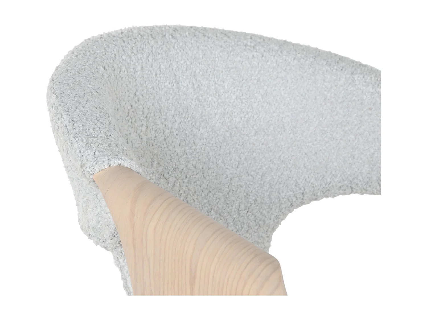 SILLA RATAN BAMBU 47X61X84 NATURAL NATURAL  ideal para tu hogar aportando glamour y un toque especial a tu casa.