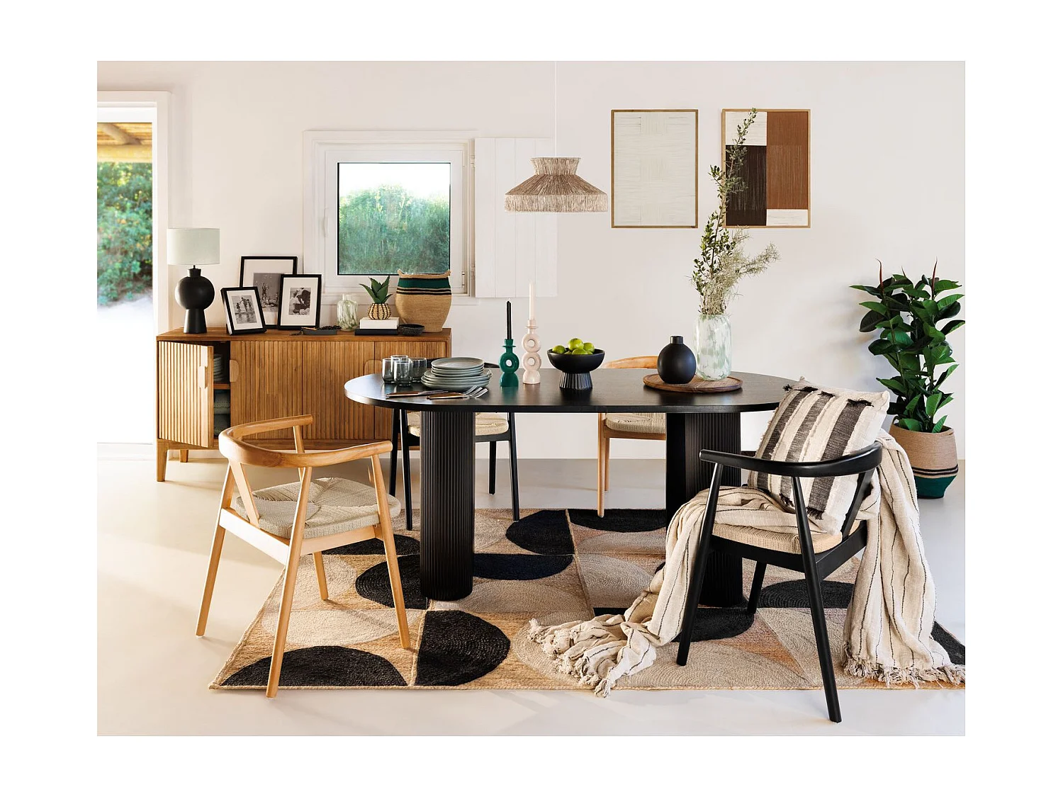 Table à manger ovale en bois pour 6 personnes OLOVA - Noir