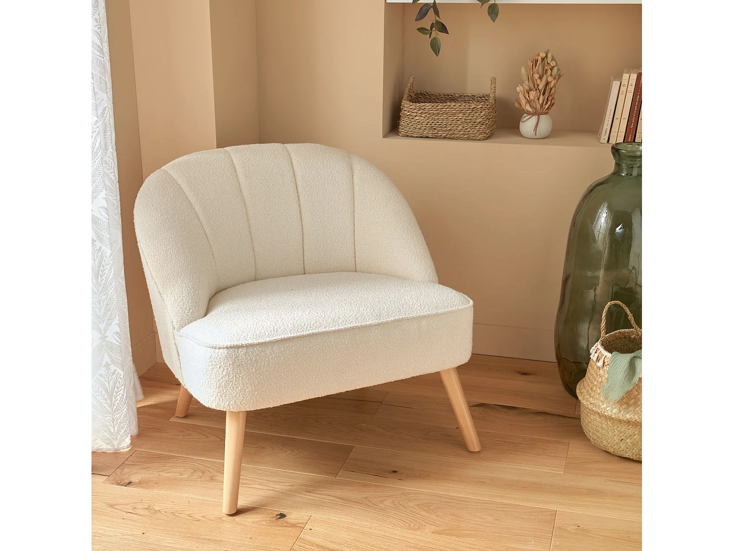 Fauteuil en velours et pieds en bois NAOVA