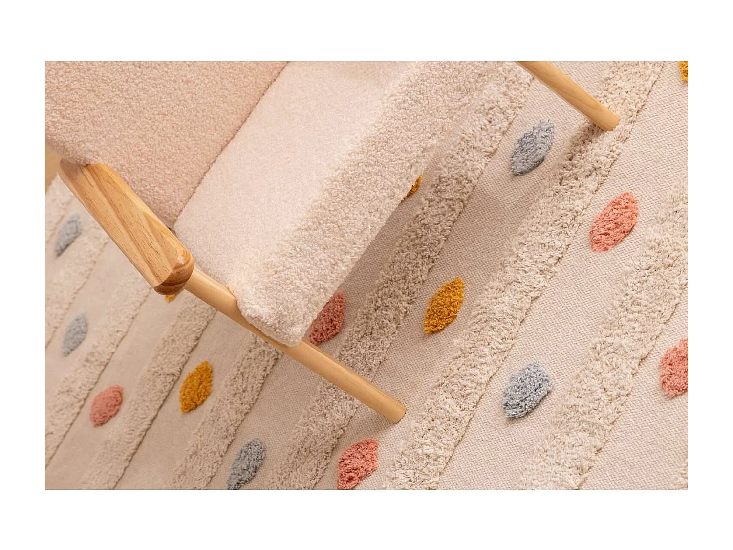 Tapis enfant rectangle à pompons multicolores - 120 x 170 cm