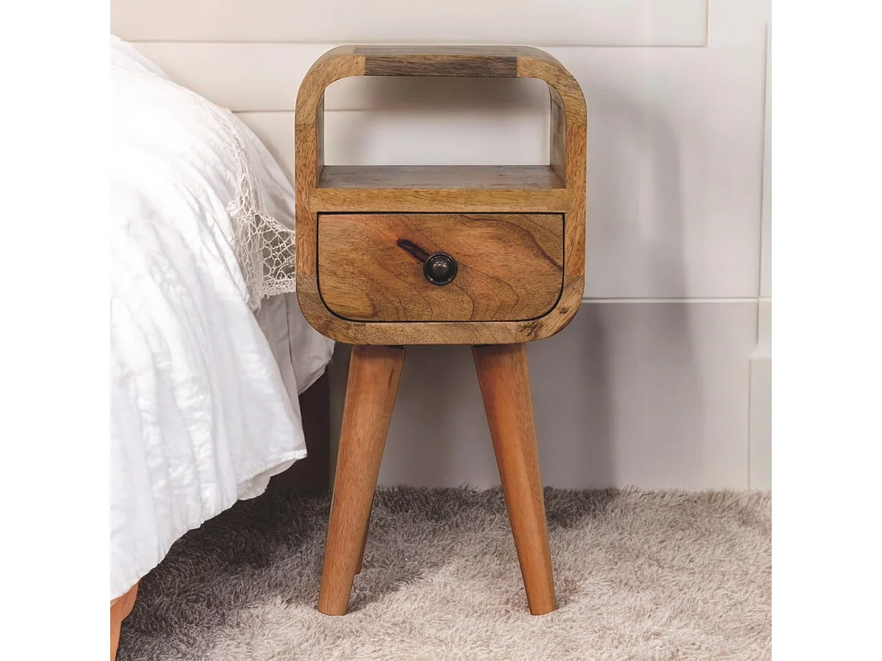 Artisan Furniture Bois massif Table de Chevet Extra Mini Courbée avec Niche Ouverte Finition Chêne Clair