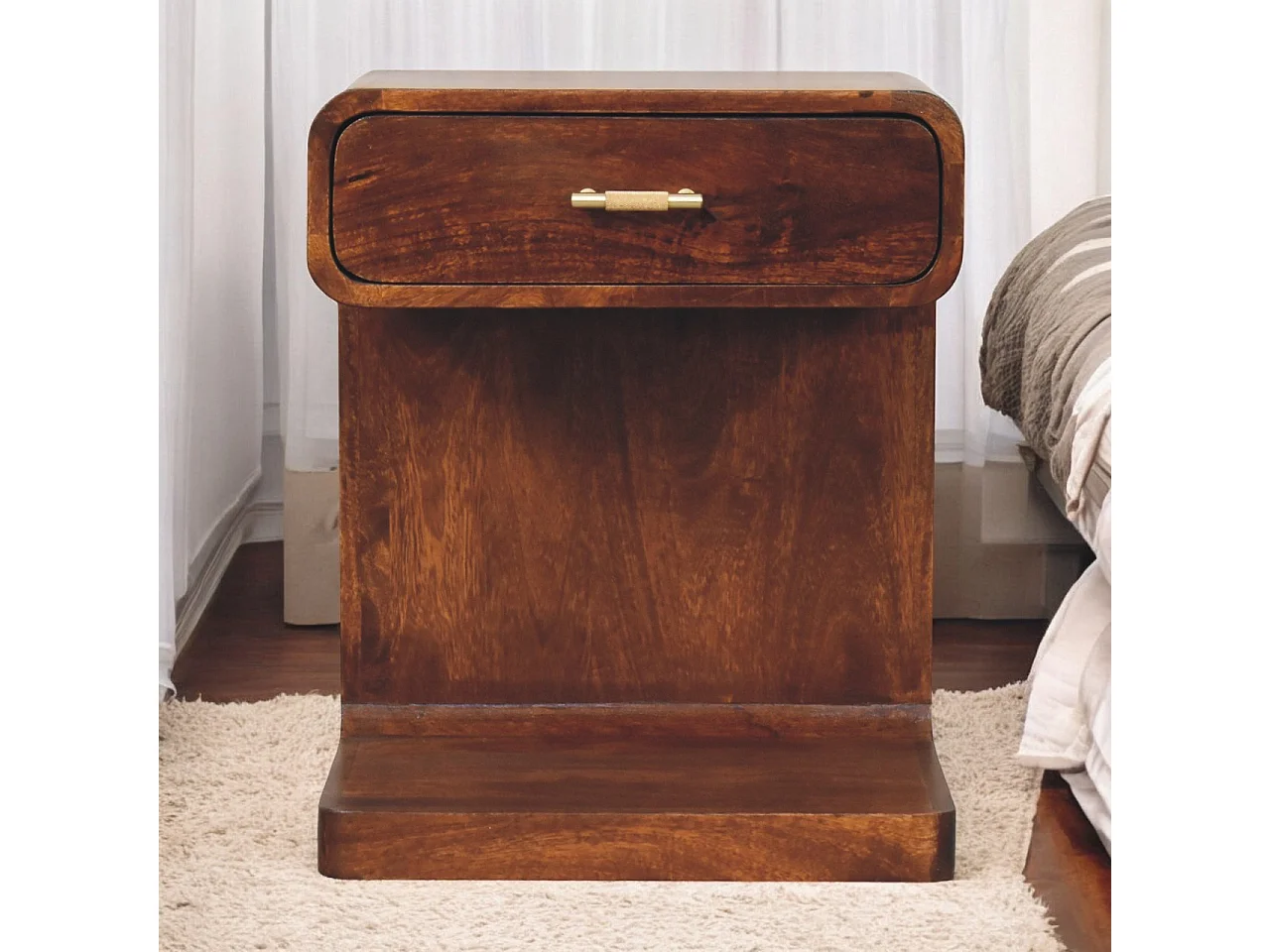 Artisan Furniture Massivholz Kastanienholz-T-Bar-Bett mit abgerundeten Ecken