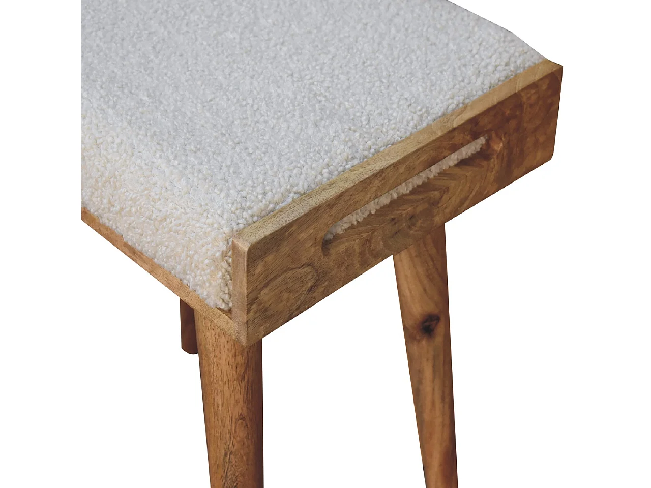Artisan Furniture fotskammel i heltre i kremfarget bouclé-stoff