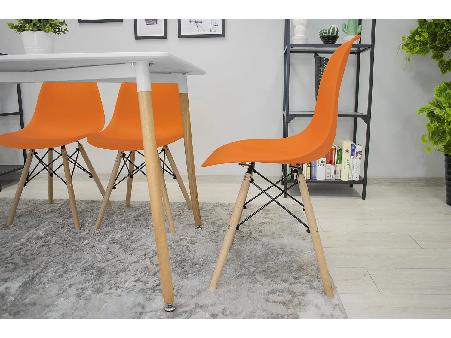 Chaise Valora OSAKA ergonomique orange pieds naturels pour salon x2