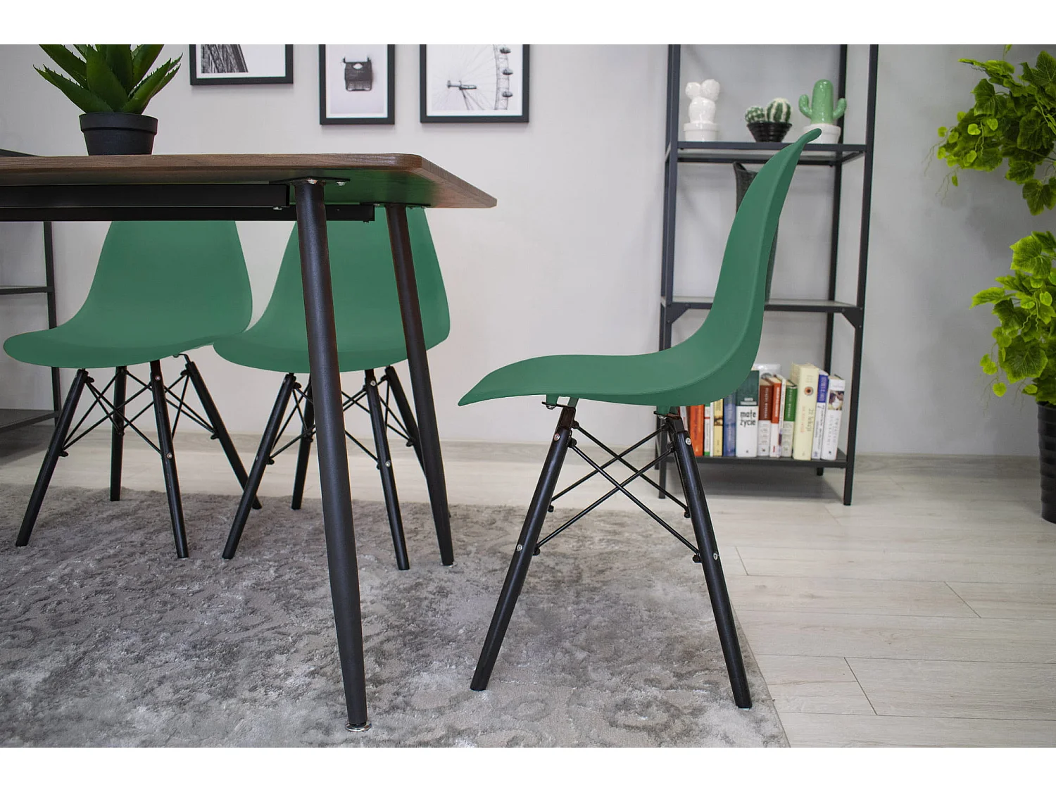 Cadeira Valora OSAKA Verde com Pernas Pretas, Design Ergonômico x3