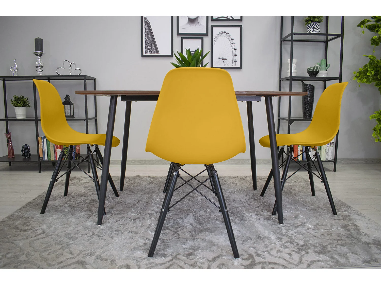 Silla Valora OSAKA color mostaza con patas negras, ergonómica para sala de estar