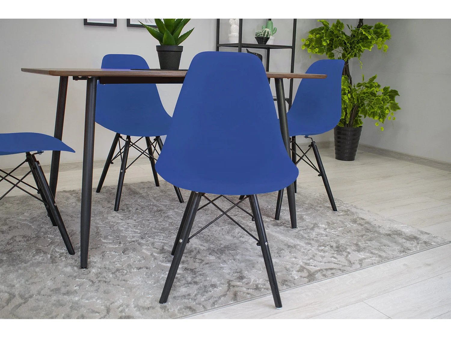 Cadeira Valora OSAKA Azul com Pernas Pretas, Design Ergonômico x3