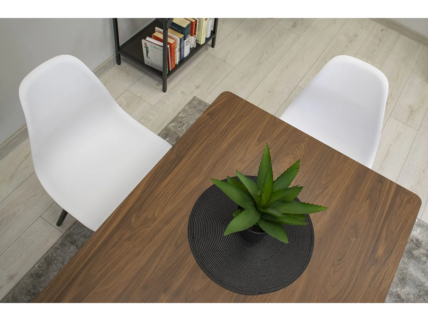 Valora OSAKA Stuhl, weiß, schwarze Beine, ergonomisch, für das Wohnzimmer