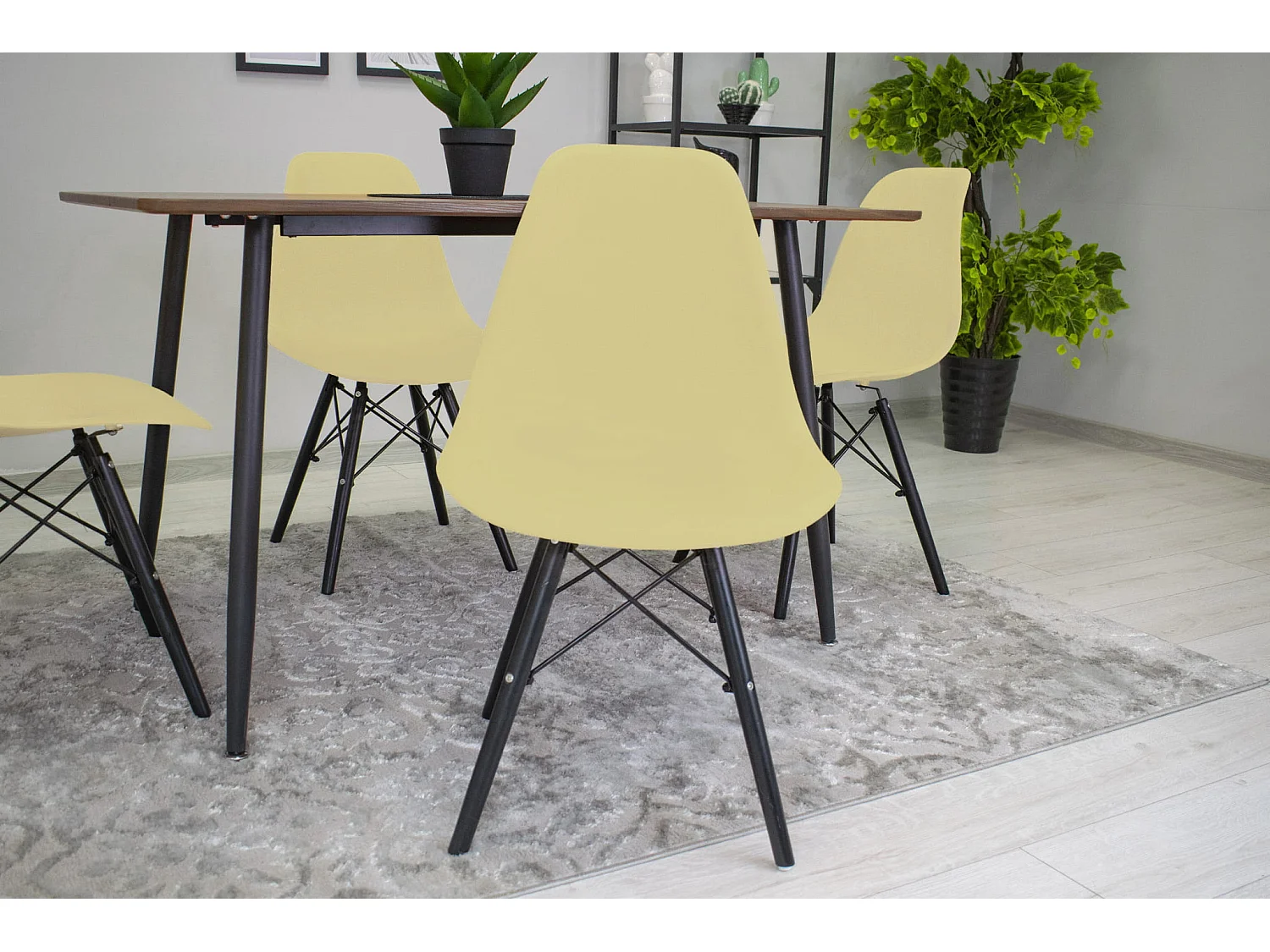 Valora OSAKA Stuhl, cremefarben, schwarze Beine, ergonomisch, für das Wohnzimmer