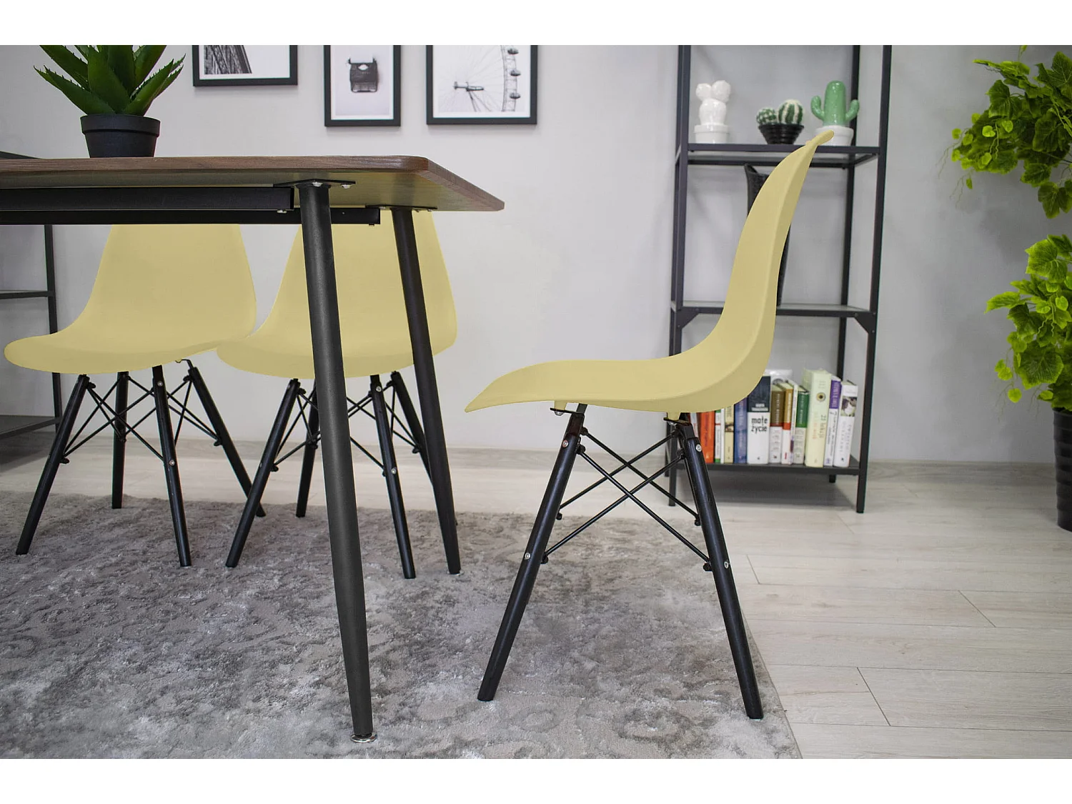 Valora OSAKA Stuhl, cremefarben, schwarze Beine, ergonomisch, für das Wohnzimmer