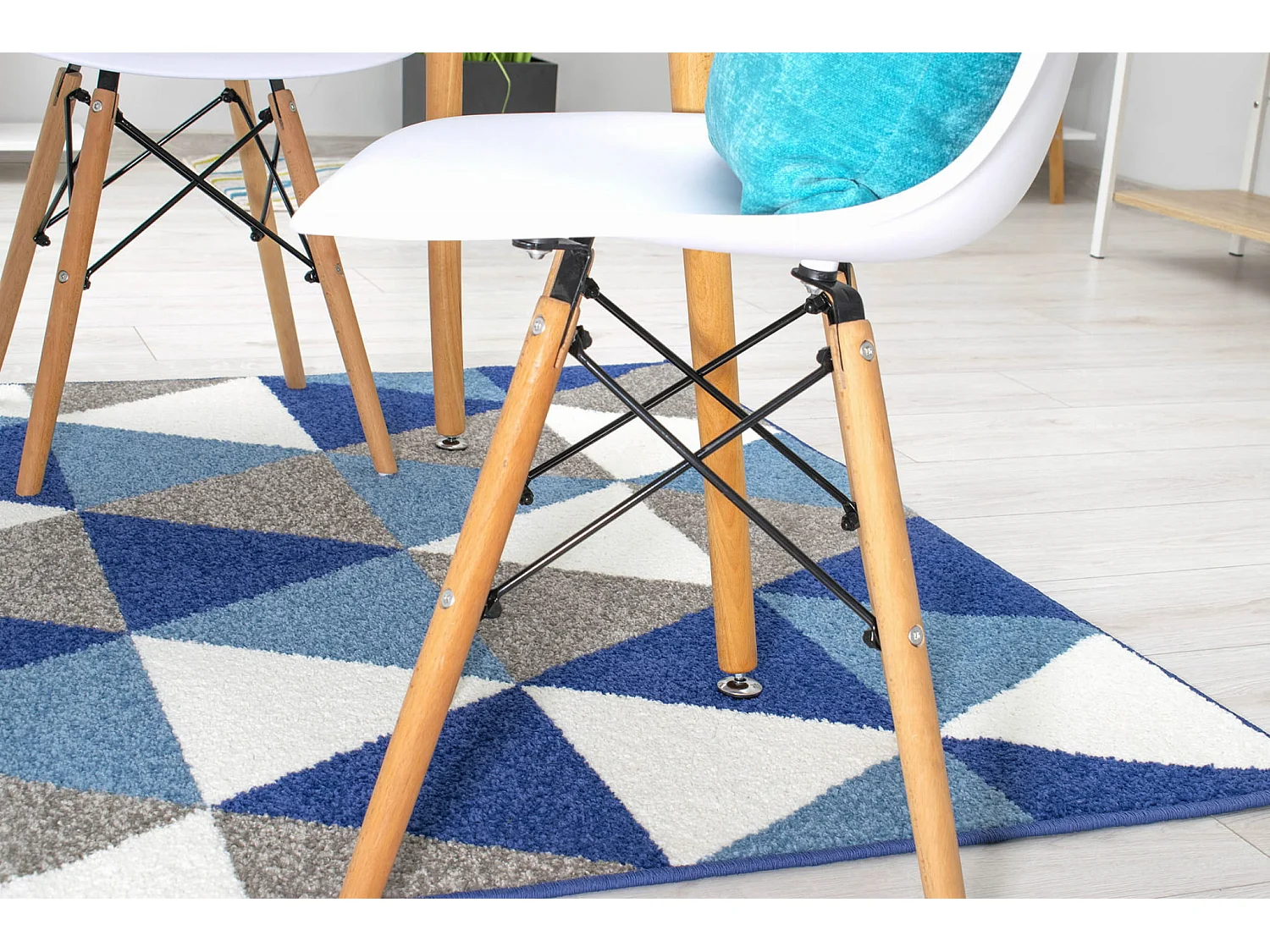 Valora OSAKA Stuhl, weiß, Naturbeine, ergonomisches Design, 4 Stück