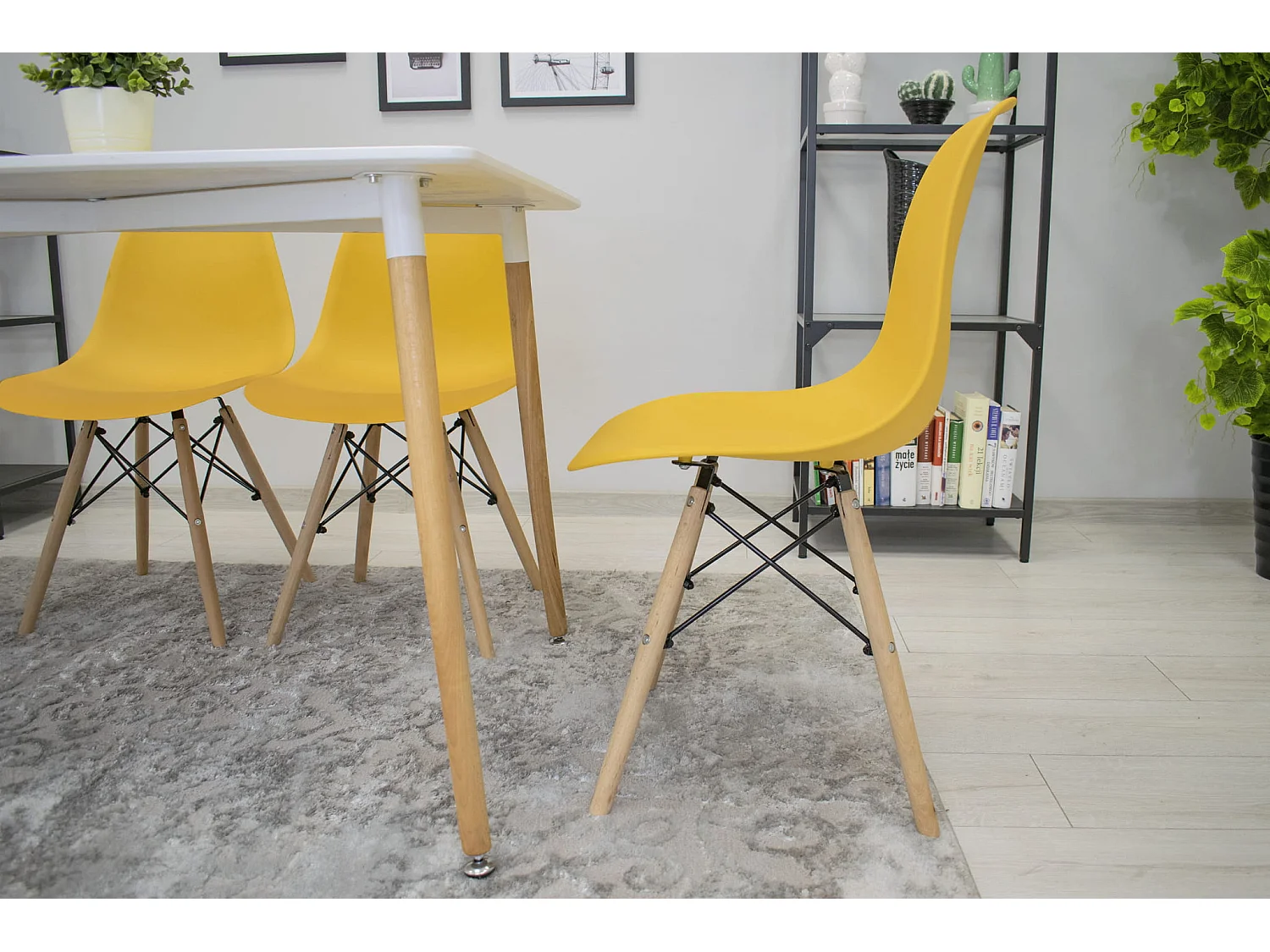 Chaise Valora OSAKA, couleur moutarde, pieds naturels, polypropylène, hêtre