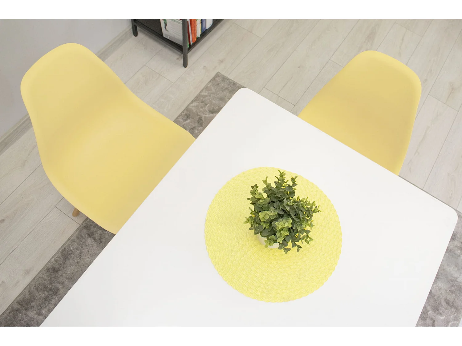 Silla Valora OSAKA color crema con patas naturales para sala de estar (x3)