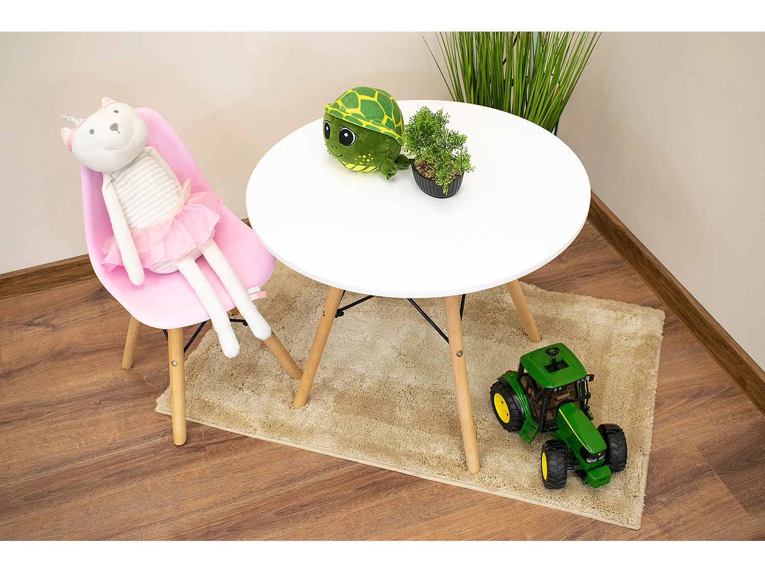 Valora ZUBI stoel roze ergonomisch design voor kinderkamer