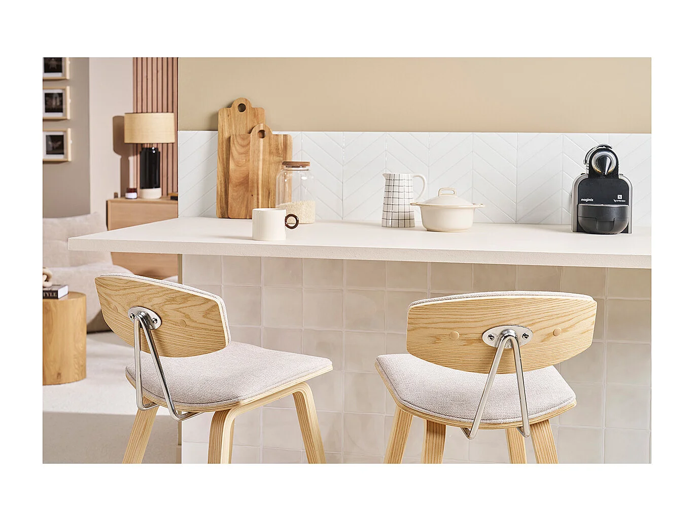 Taburetes de bar de diseño de terciopelo texturizado beige y madera clara de 69 cm de altura (juego de 2) VASCO