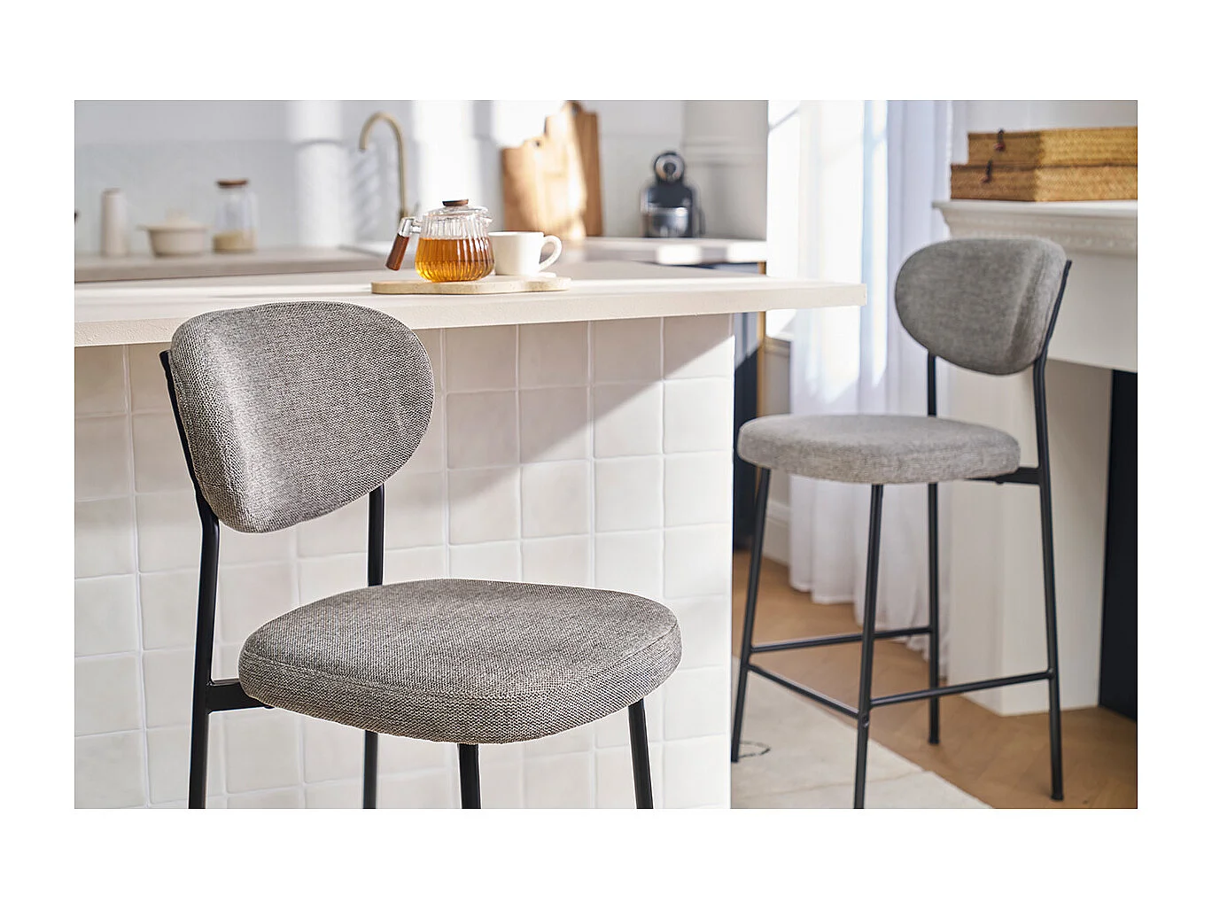 Feste Barhocker aus leicht grauem Textur-Veloursstoff H65 cm (Set mit 2) BREKA