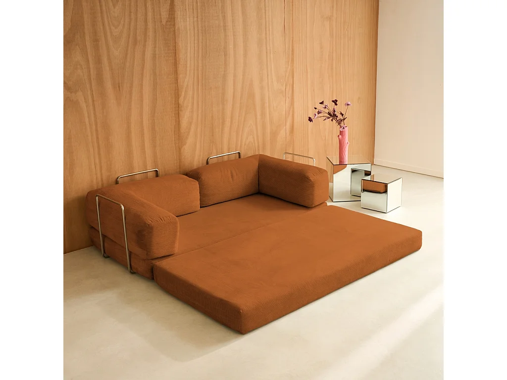 Divano letto futon in velluto a coste e struttura cromata, terracotta