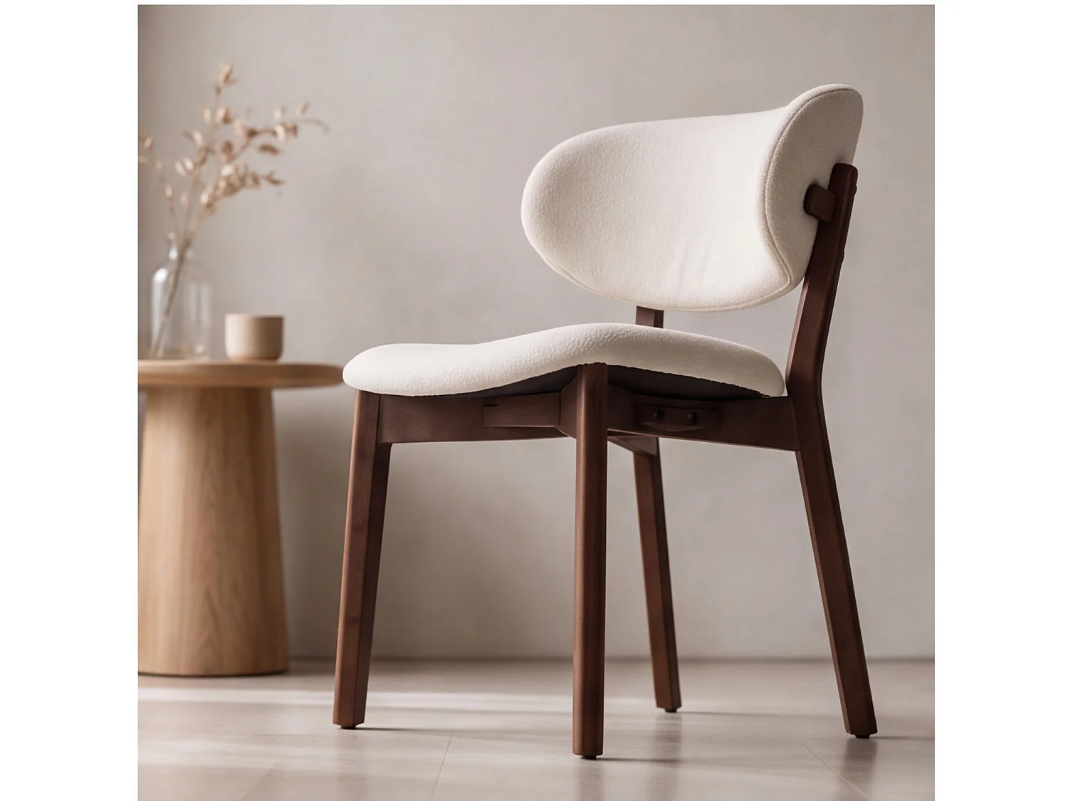 Set van 2 stoelen AURA in donker hout en beige boucle stof