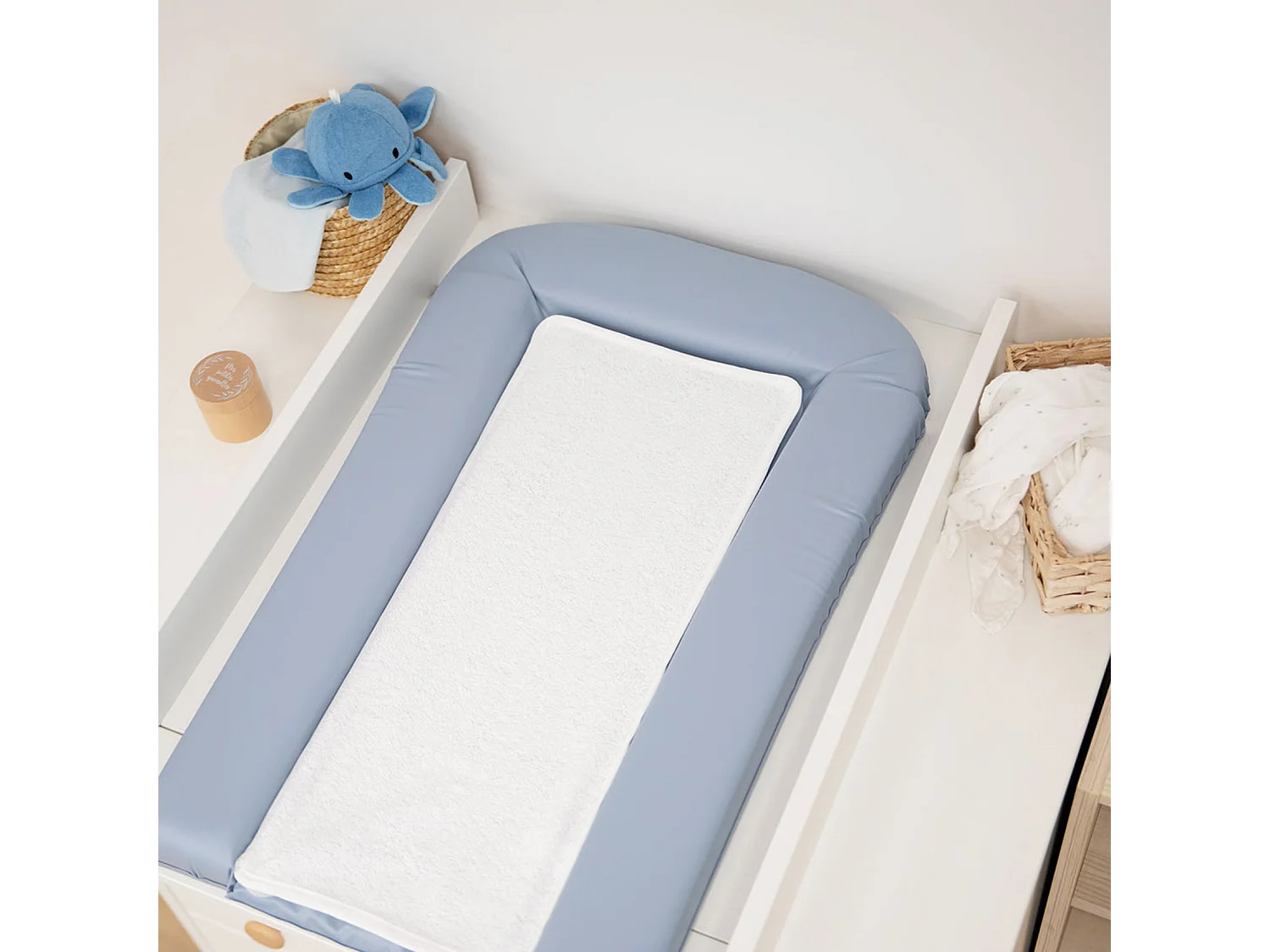 Matelas à langer avec 2 éponges amovibles