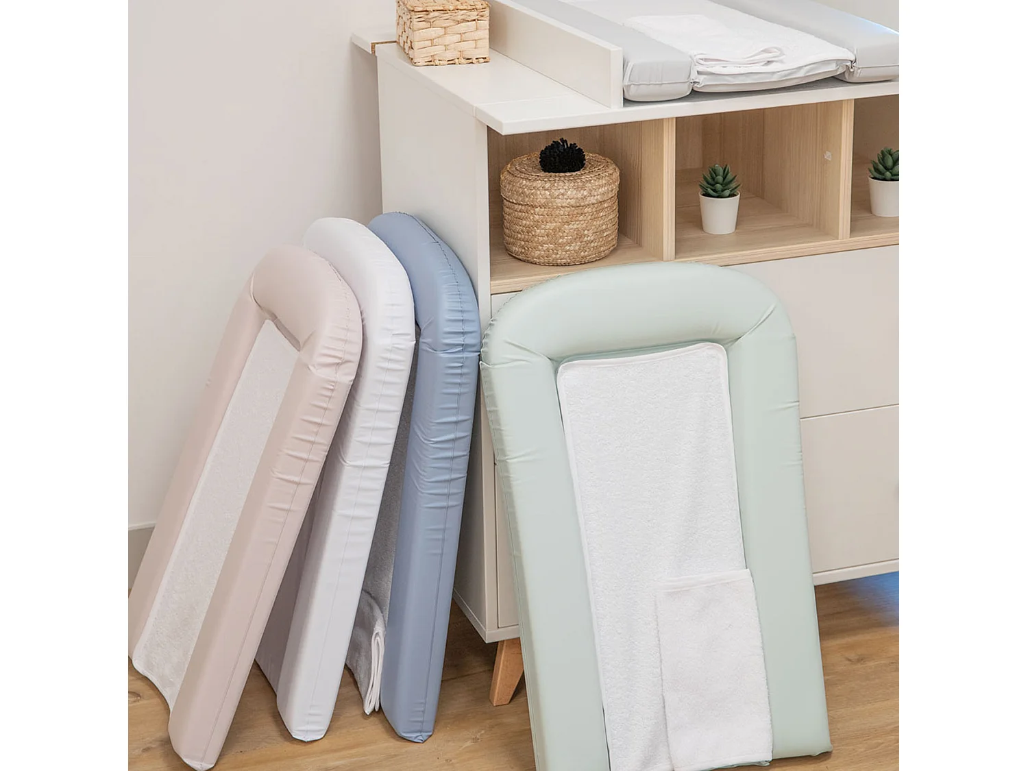 Matelas à langer avec 2 éponges amovibles