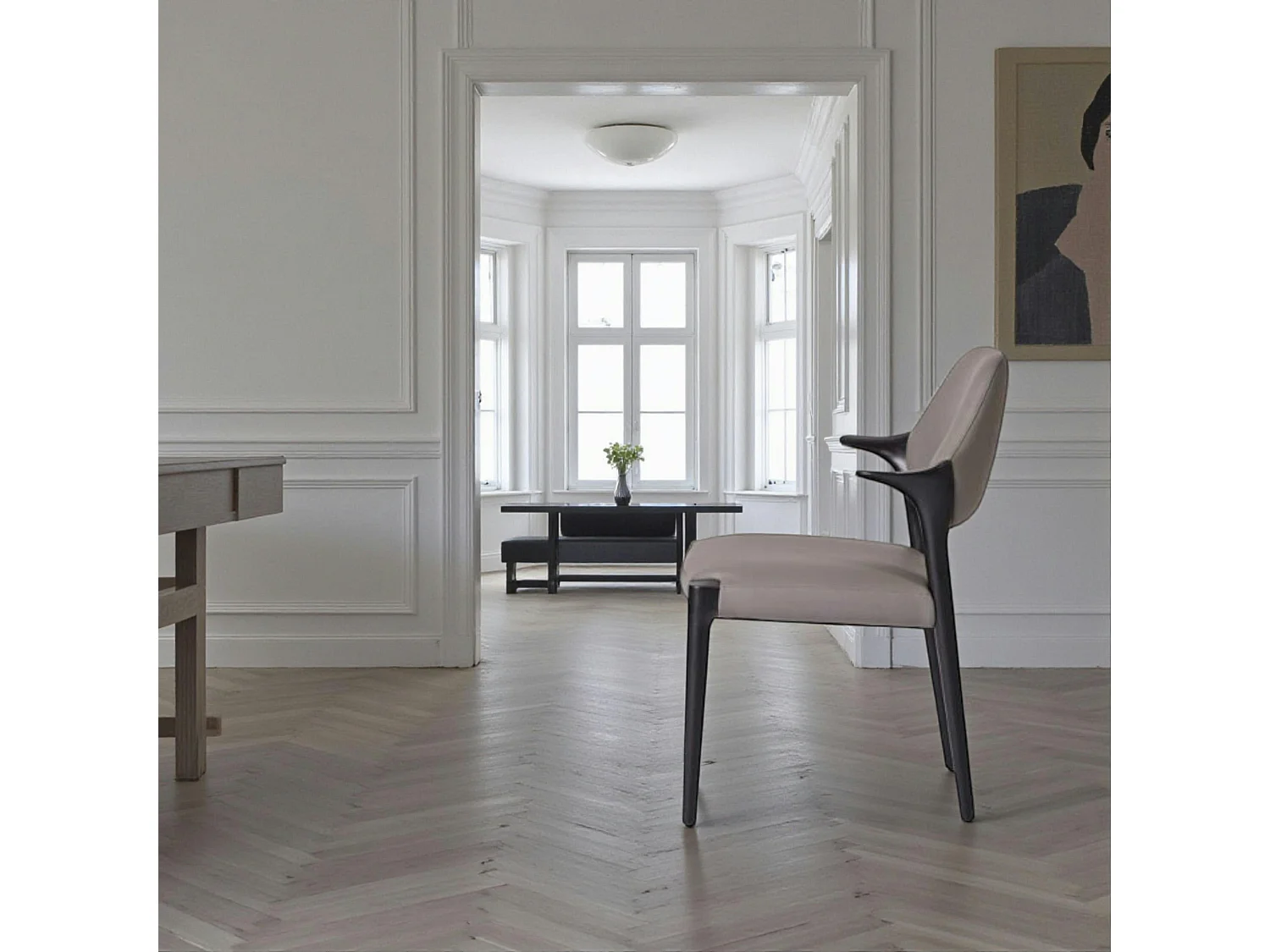 Chaise en cuir gris foncé design, accoudoirs bois noir ALDER