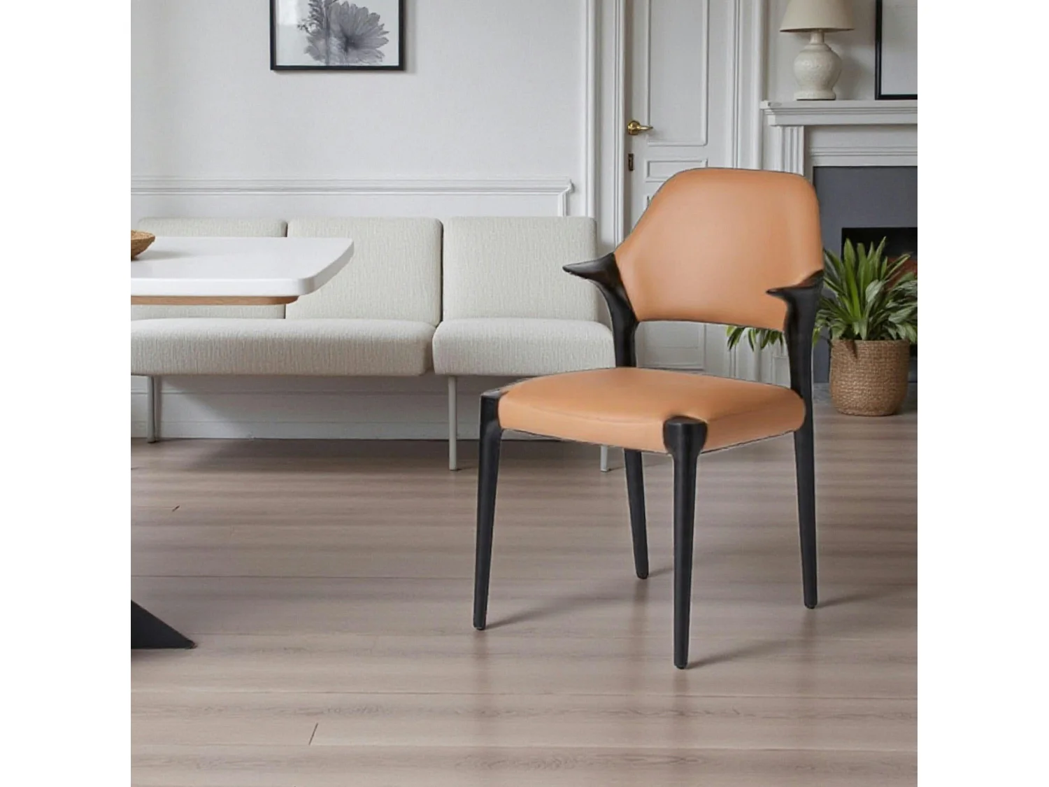 Chaise en cuir marron design, accoudoirs bois noir ALDER